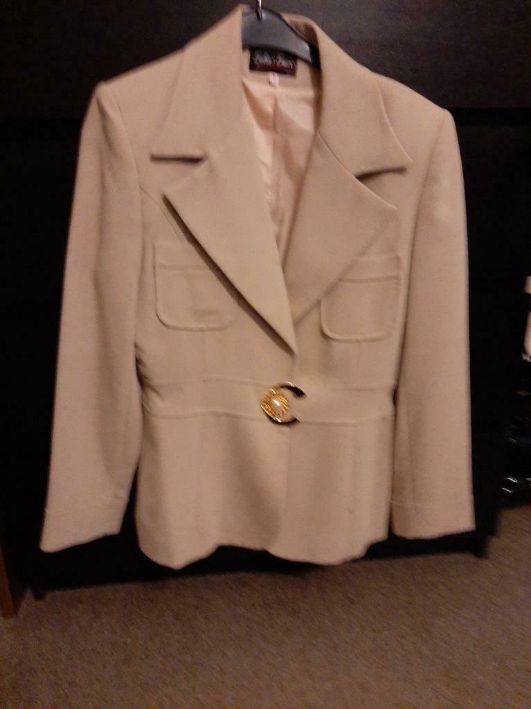 Tailleur blanc cassé, Vêtements | Femmes, Enlèvement, Comme neuf, Blanc