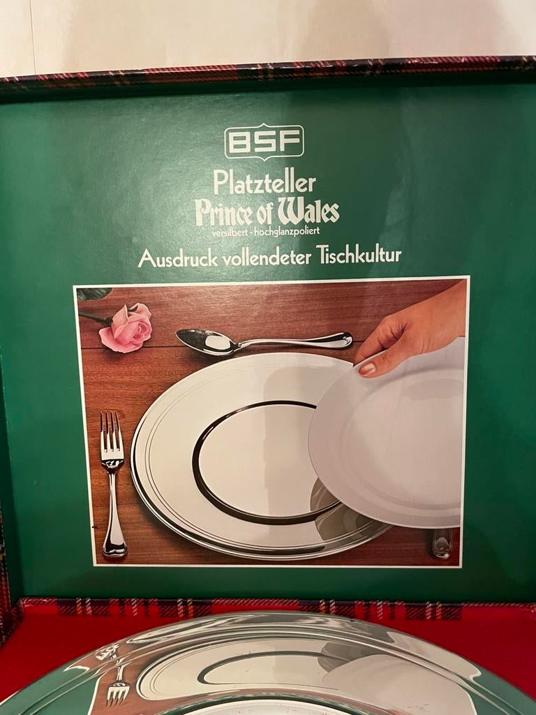 Assiettes en argent, Enlèvement, Argent