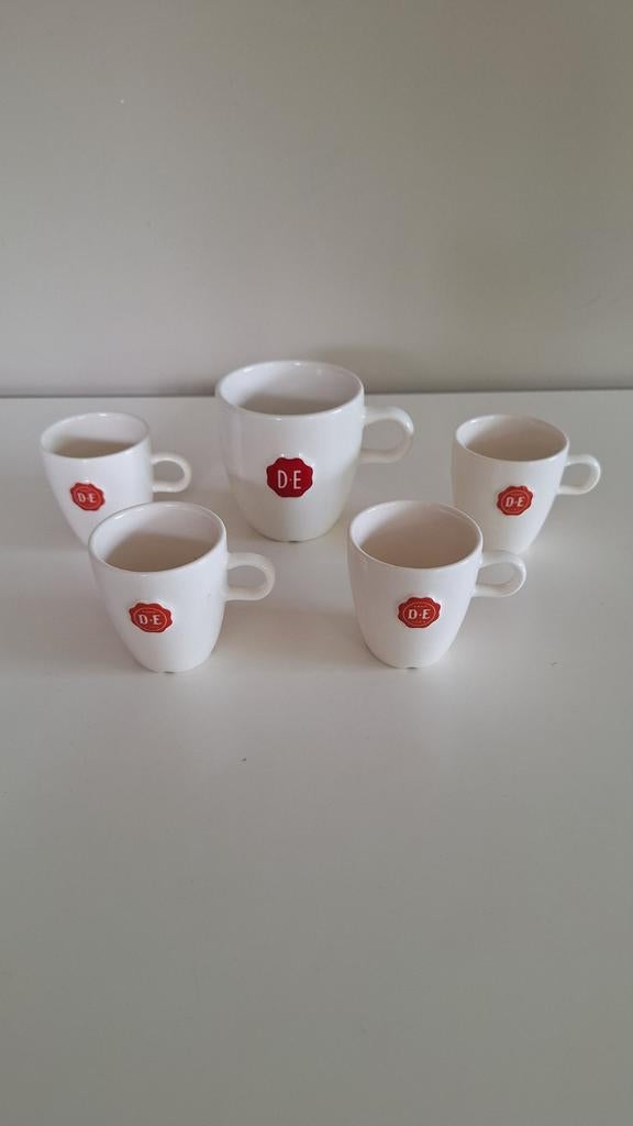 Douwe Egberts tassen, 4 Espresso en 1 koffietas, Huis en Inrichting, Ophalen of Verzenden, Nieuw, Overige stijlen, Kop(pen) en/of Schotel(s)