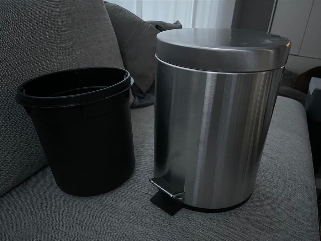 Poubelle de couleur argentée, À pédale, Enlèvement ou Envoi, 10 à 20 litres, Utilisé