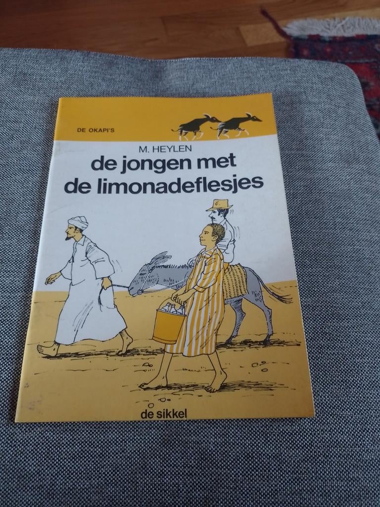 De okapi's de jongen met de limonadeflesjes, Ophalen of Verzenden, Zo goed als nieuw
