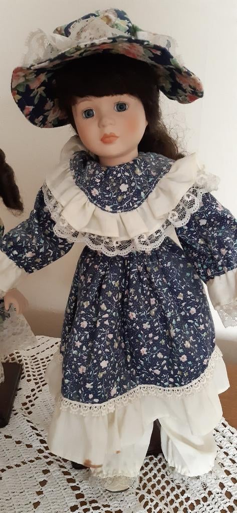 Vintage porseleinen pop met staander 15€/st of 5 voor 50€, Ophalen of Verzenden, Zo goed als nieuw