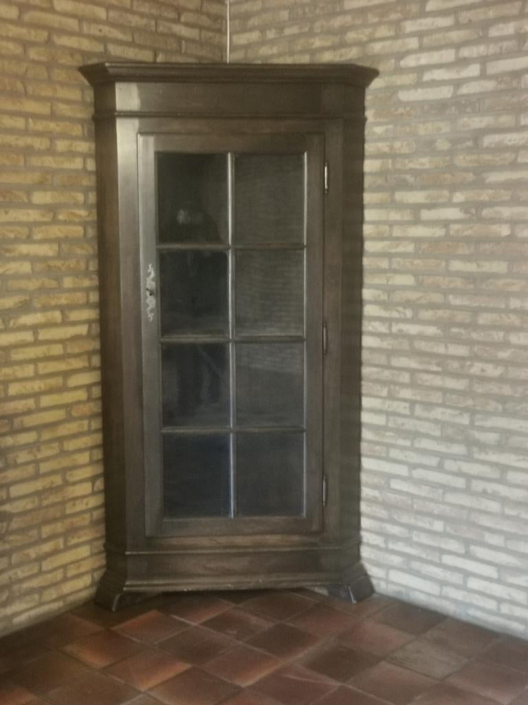 Antieke hoekkast, Ophalen