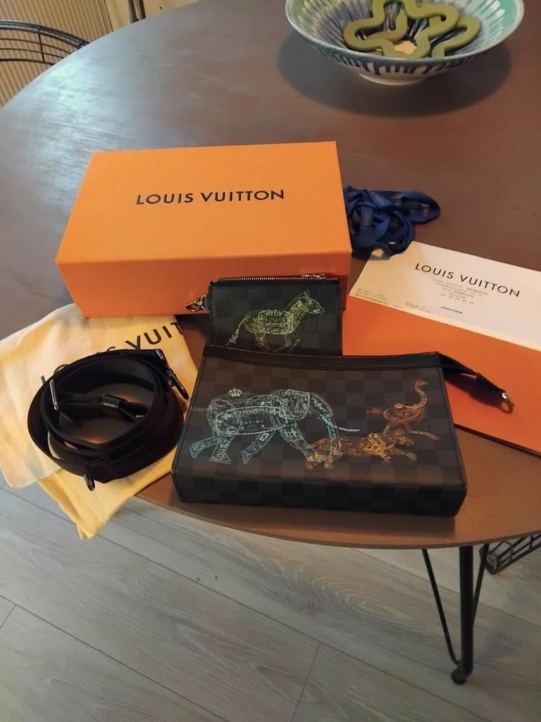 Louis vuitton Gaston graph nieuw, Handtassen en Accessoires, Tassen | Schoudertassen, Ophalen of Verzenden