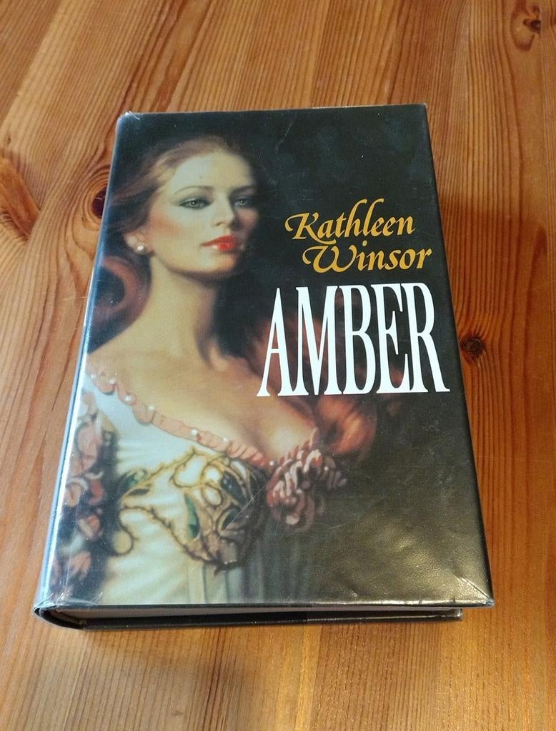 Amber, Kathleen Winsor, Ophalen