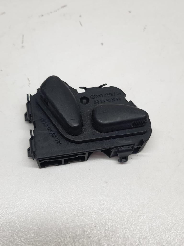Schakelaar zetelverstelling linksvoor Mercedes E220 W210, Enlèvement ou Envoi, Utilisé, Mercedes-Benz