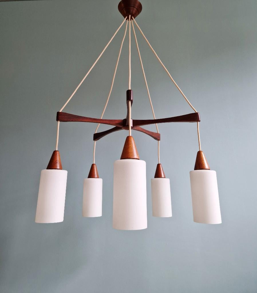 Lustre scandinave en teck et opaline satinée blanche, 1960, Enlèvement ou Envoi