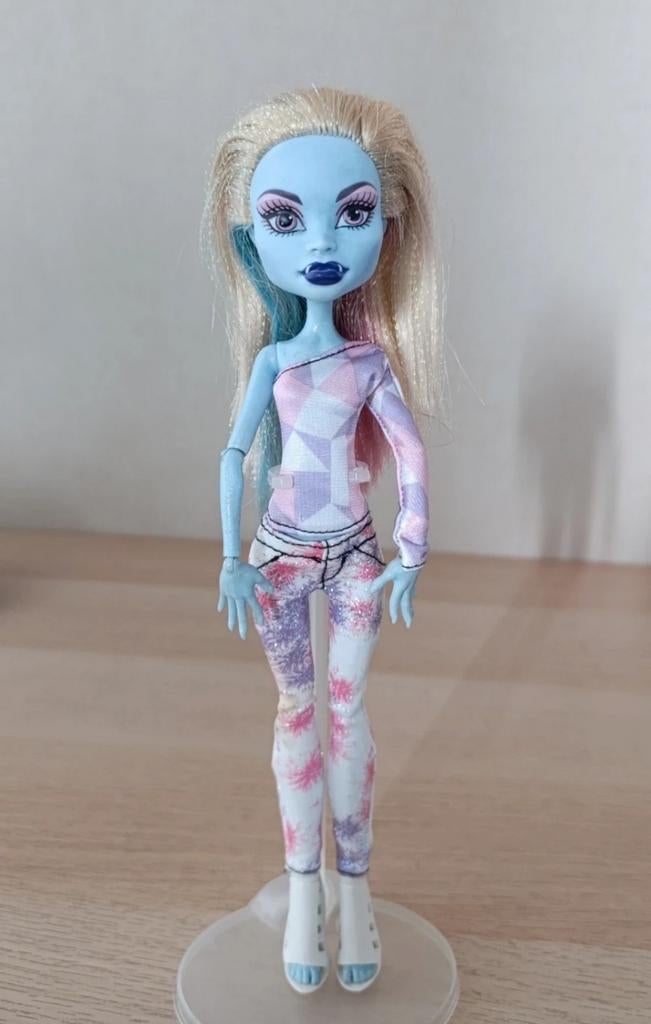 Monster High Abbey Bominable J'adore la mode, Enlèvement