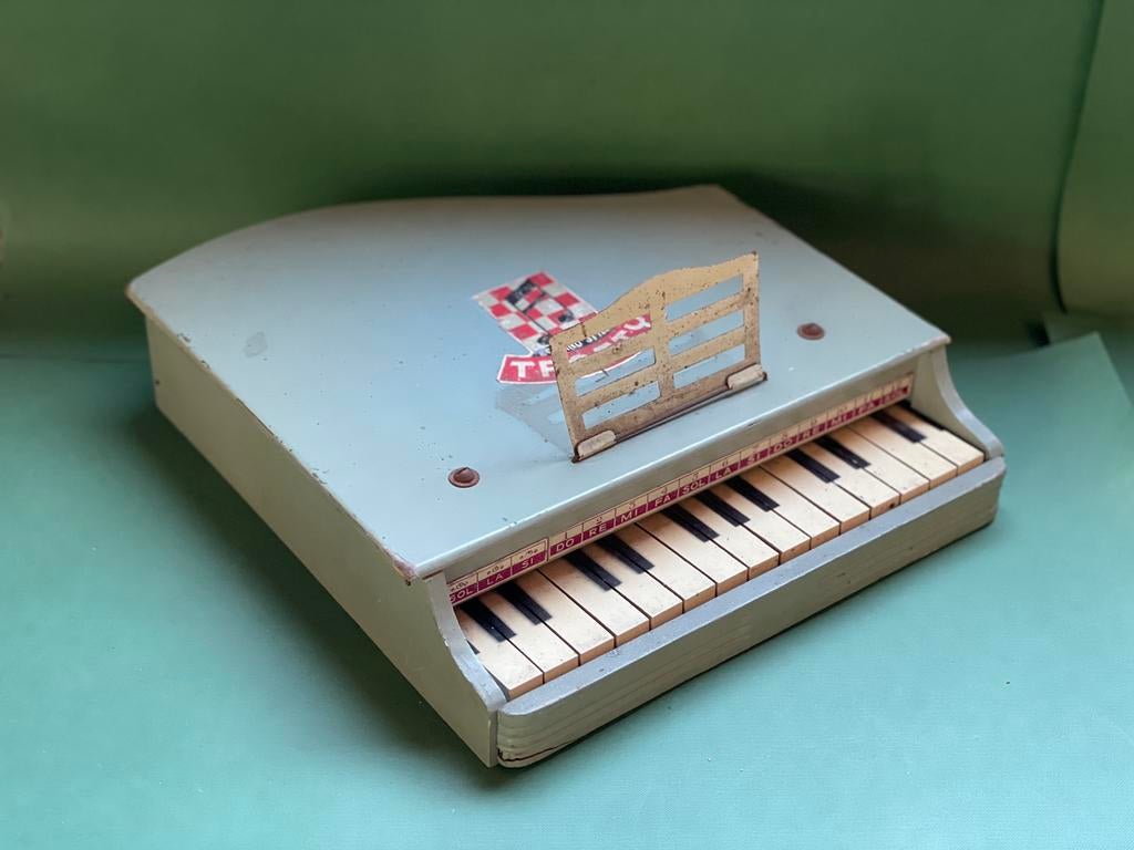 Piano jouet vintage en bois « Trotty Grand Style », Musique & Instruments, Pianos, Enlèvement ou Envoi, Utilisé, Piano