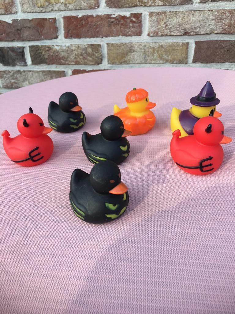 HALLOWEEN EENDJES IN ZEER GOEDE STAAT, Ophalen of Verzenden, Zo goed als nieuw