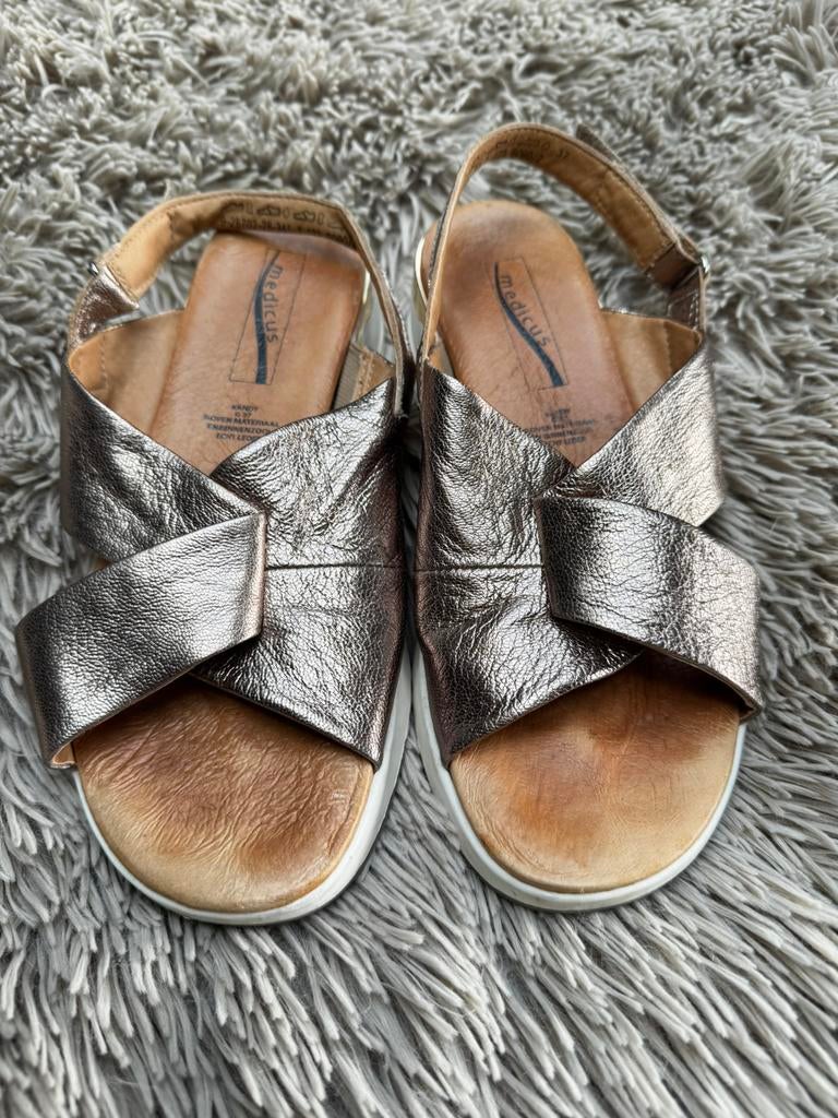 Sandaal - merk Medicus -maat 37 - kleur goud, Kleding | Dames, Overige kleuren, Zo goed als nieuw, Sandalen of Muiltjes, Ophalen of Verzenden