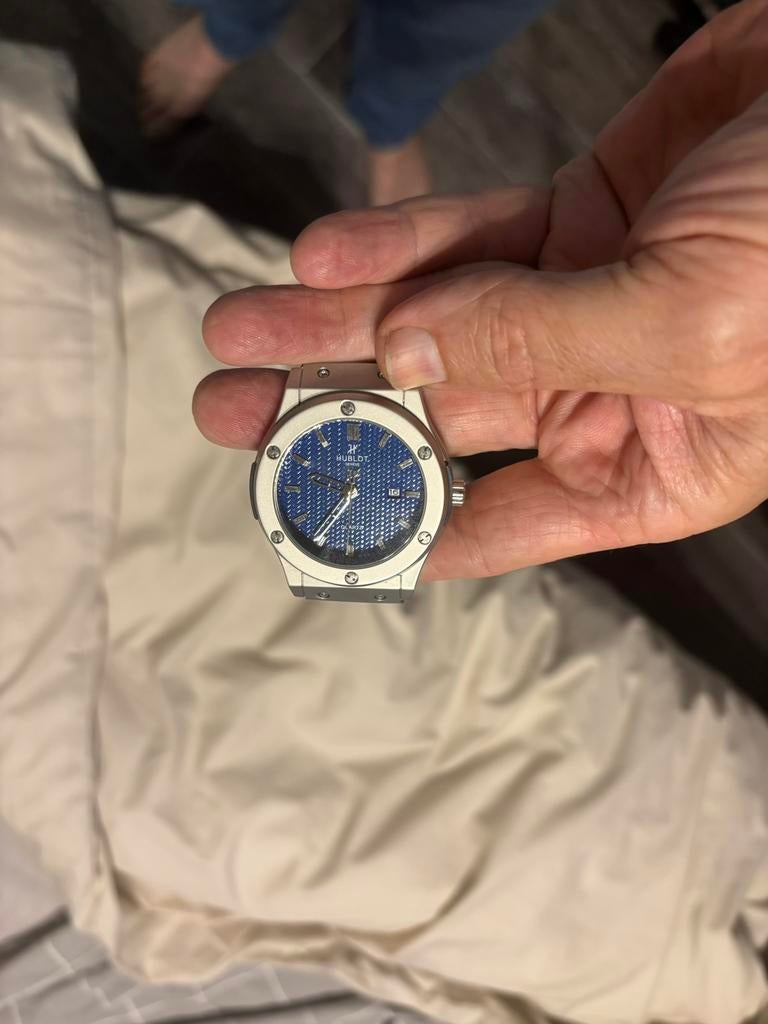 Montre hublot, Enlèvement ou Envoi, Comme neuf