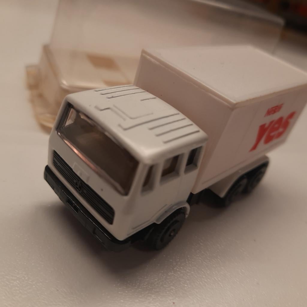 EFSI 1/87 MERCEDES TRUCK NESTLE/YES*VINTAGE*NEW*, Ophalen, Nieuw, Bus of Vrachtwagen, Efsi