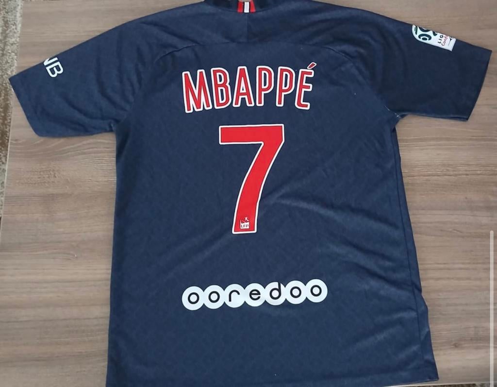 Psg mbappé voetbal tshirt maat M, Enlèvement