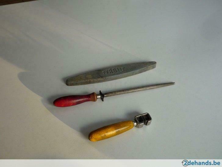 2 oude messenslijpers, Ophalen of Verzenden, Gebruikt