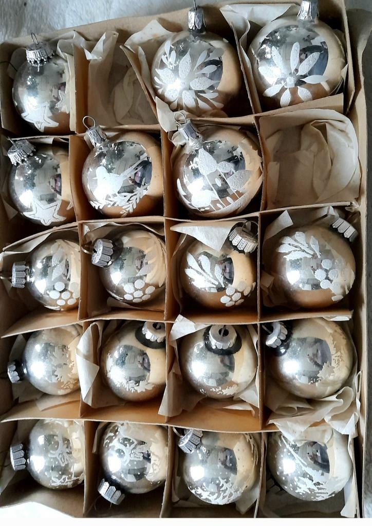 18 boules de Noël imprimées en argent ancien, Enlèvement ou Envoi, Comme neuf
