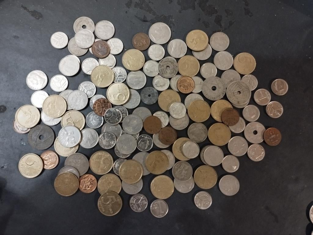Een massa vreemde munten bieden vanaf 30 euro, Ophalen, Munten