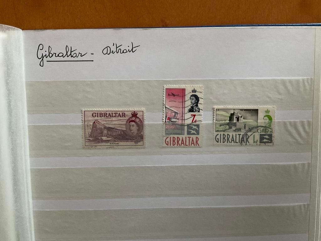 Timbres Gibraltar, Enlèvement
