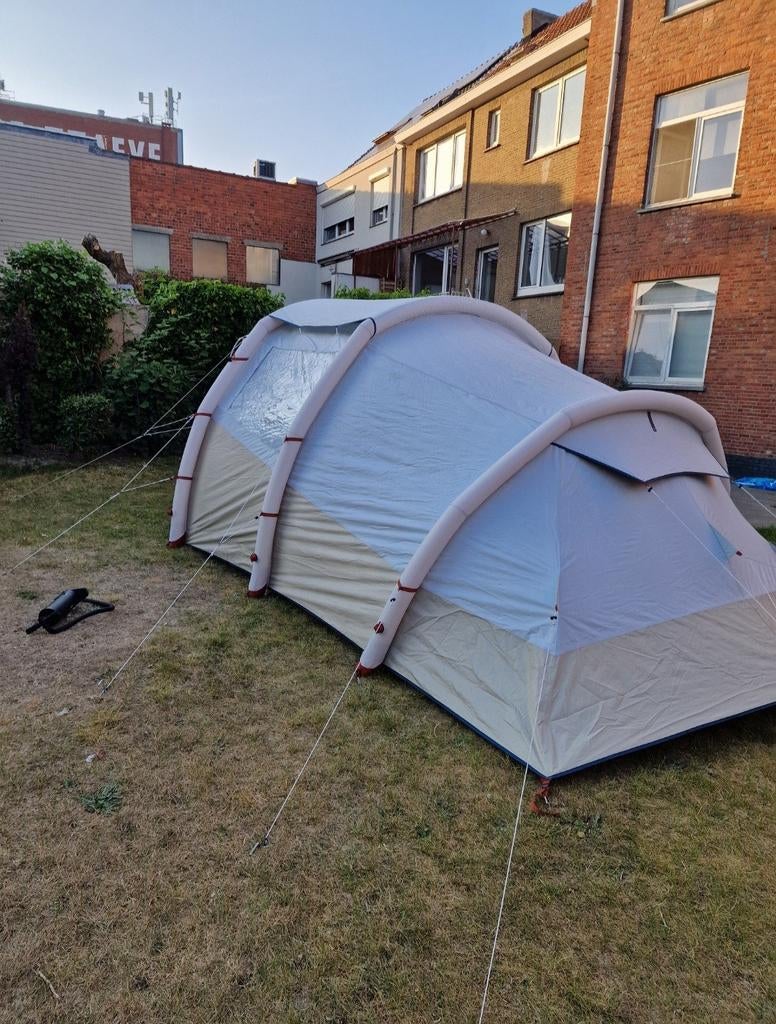 Tent 4p, Enlèvement