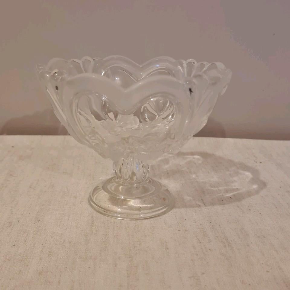 Bonbonnière, glazen schaaltje op voet te koop in Balen, Ophalen of Verzenden, Zo goed als nieuw, Glas, Schaal of Schalen