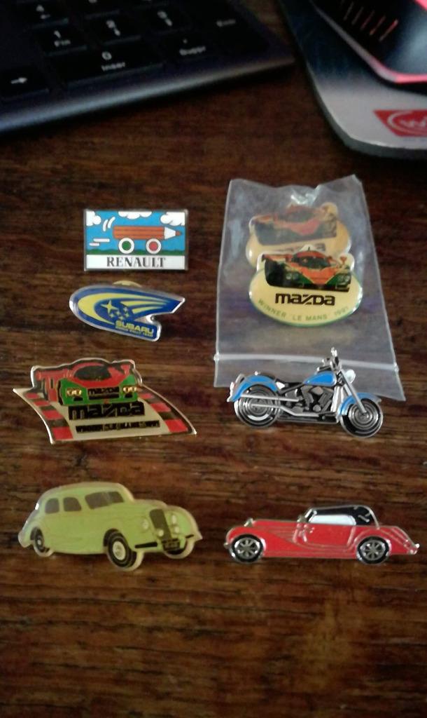 Lot 9 pins voiture moto Mazda Renault subaru Nissan Datsun, Verzamelen, Ophalen of Verzenden, Gebruikt, Transport, Speldje of Pin