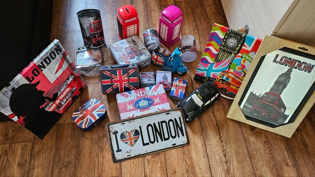 A vendre différents objets de Londres. Réveil,tirelires..., Enfants & Bébés, Enlèvement, Comme neuf, Miroir