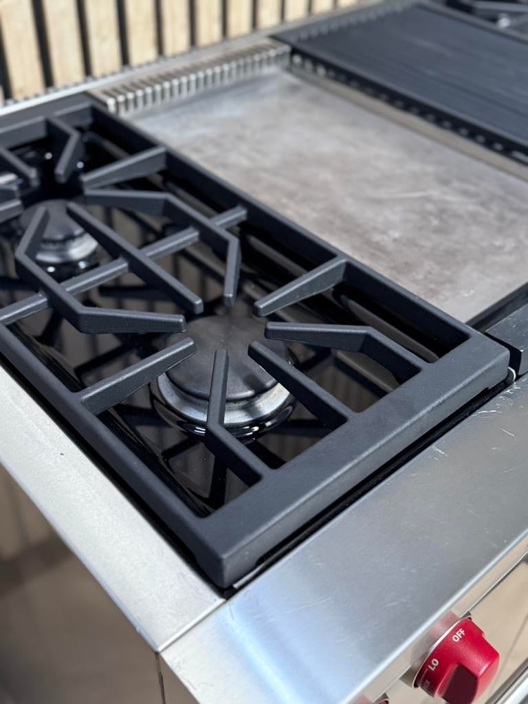 Prachtig Wolf Fornuis 121cm Inox Rode Knoppen Gas, Enlèvement ou Envoi, Plaque chauffante, 5 zones de cuisson ou plus, 60 cm ou plus