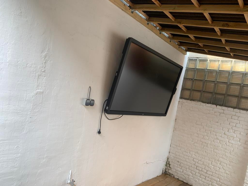 D3 Scherm voor binnen en buiten 70 inch, LCD, Zo goed als nieuw, 100 cm of meer, Smart TV
