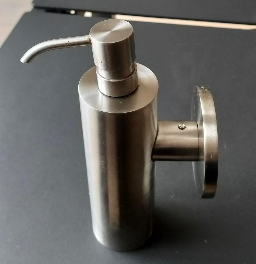 zeepdispenser rvs muurbevestiging, Ophalen of Verzenden, Gebruikt