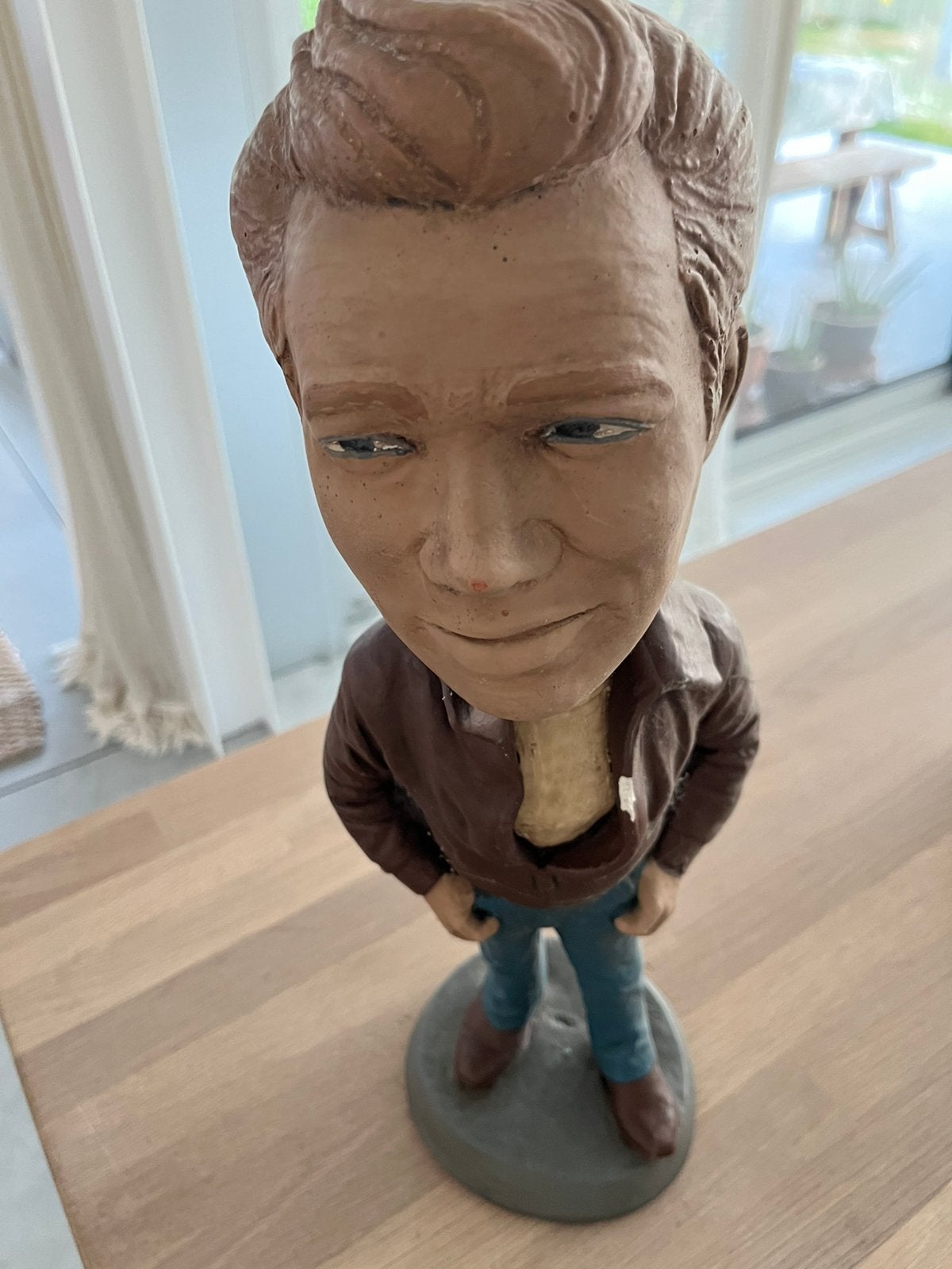 Beeldje James Dean gips, Ophalen