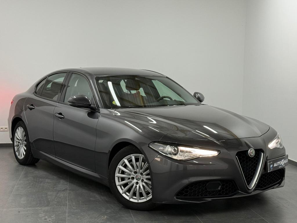 Alfa Romeo Giulia 2.2 JTDm Eu6b - 1erMain - Carnet - Navi, Autos, Argent ou Gris, Achat, Entreprise, 5 portes