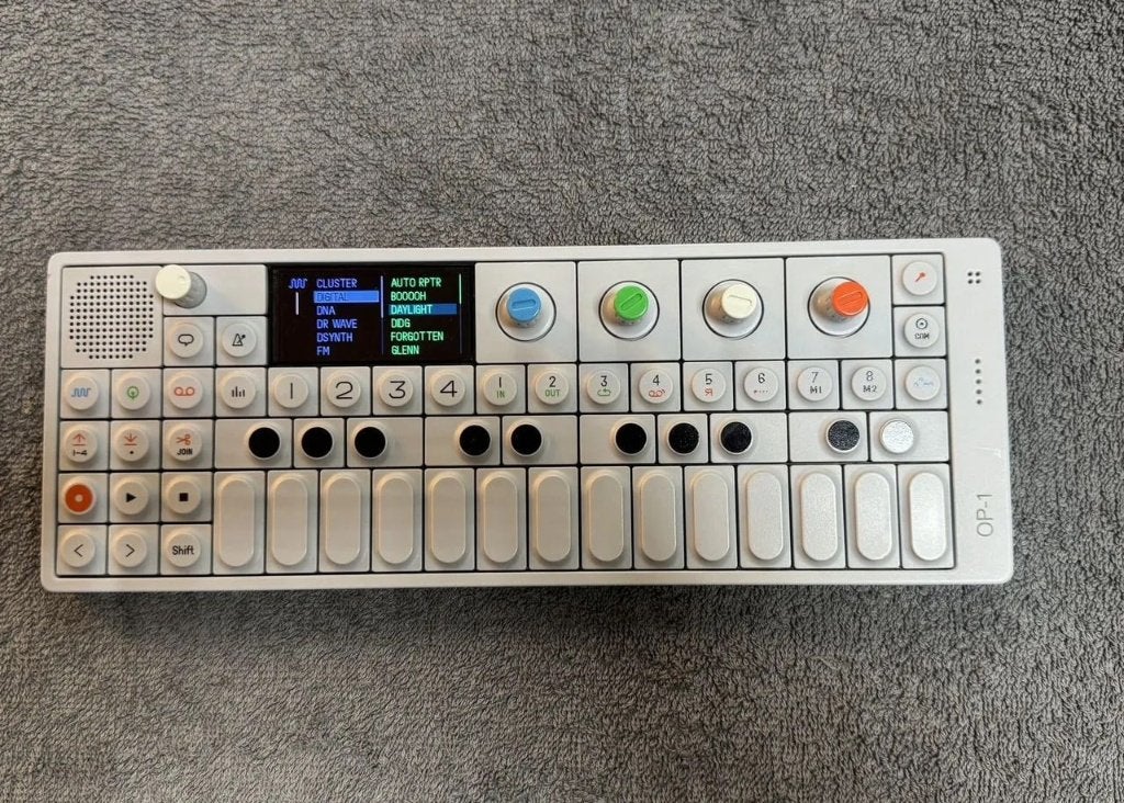 Teenage Engineering OP-1 (eerste revisie), Muziek en Instrumenten, Ophalen of Verzenden, Zo goed als nieuw