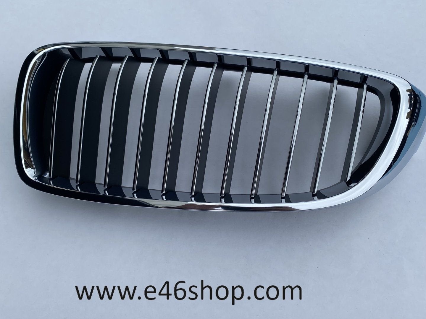BMW 4 SERIE GRILLE LINKS VOOR ZWART CHROME NIEUW OE 51137294, Auto-onderdelen, -, -, Nieuw, Ophalen of Verzenden
