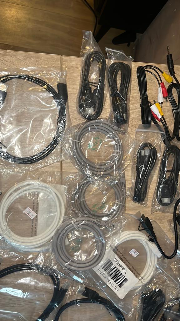 Kabels, Computers en Software, Pc- en Netwerkkabels, Ophalen, Zo goed als nieuw