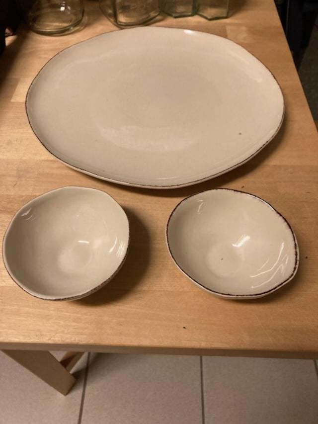 Schaal en 2 kommetjes van Oil & vinegrette voor 3 euro, Maison & Meubles, Comme neuf, Céramique, Enlèvement, Balance ou Balances