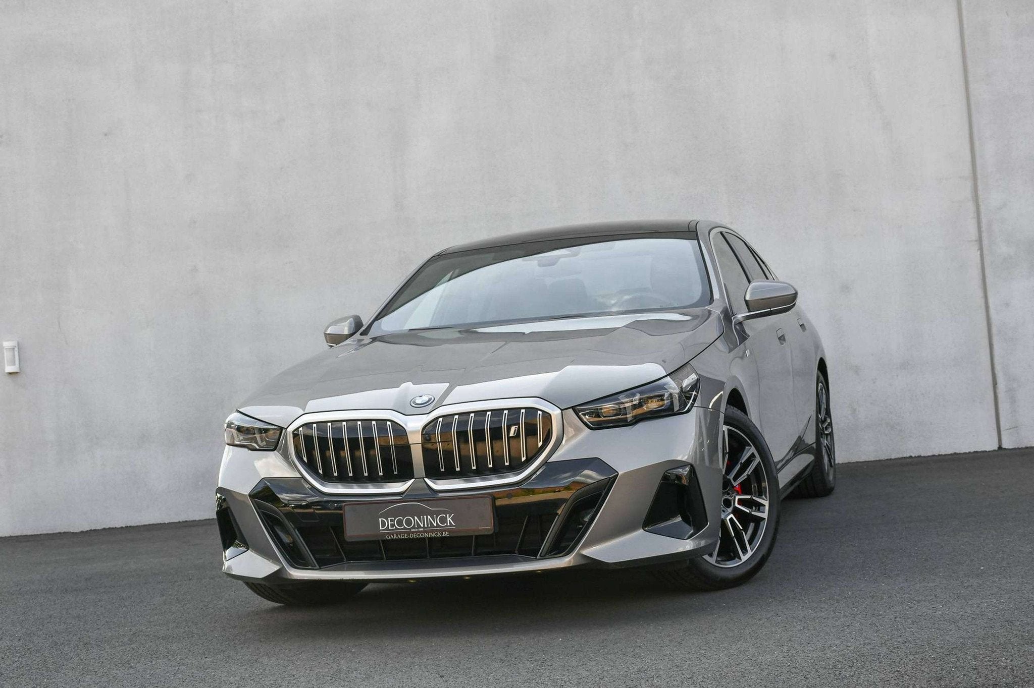 BMW i5 i5 *M-PACK*HEAD-UP*BRUIN LEDER*CARPLAY*PANO*TREKHAAK*, Automaat, 4 deurs, Gebruikt, Euro 6