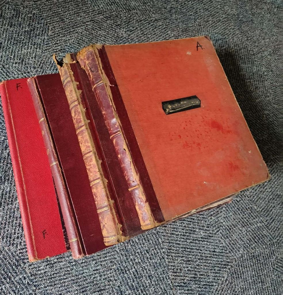 Oude muziekpartituren gebundeld 4 boeken, Muziek en Instrumenten, Ophalen of Verzenden