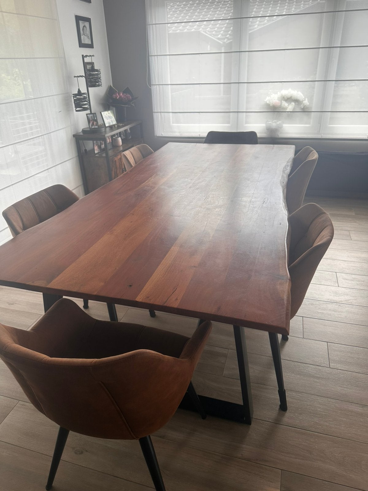 Table en forme de tronc d'arbre avec 6 chaises cognac, Enlèvement