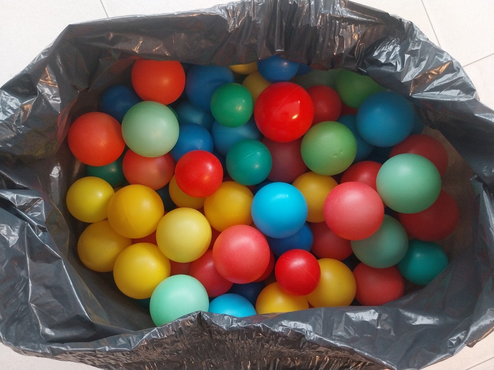 ballen voor in ballenbad, Ophalen
