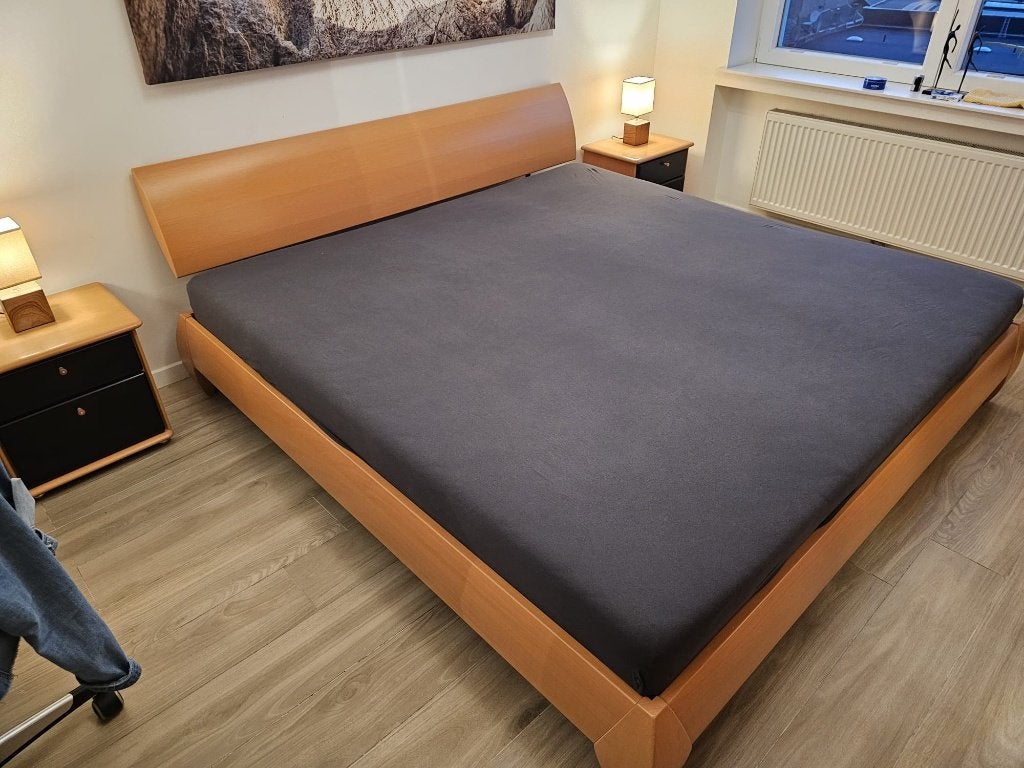 Lit Hülsta 200200 avec 2 sommiers et 2 chevets, Maison & Meubles, Chambre à coucher | Lits, Autres dimensions, Enlèvement ou Envoi