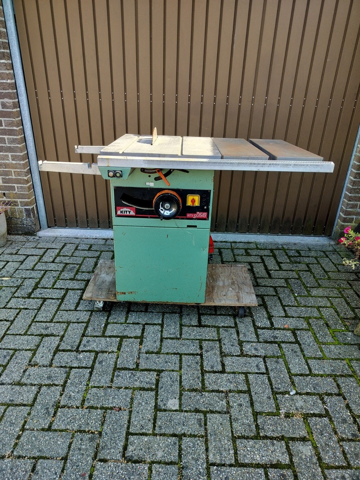 Machine à scier (Kity), Kity, 1200 watts ou plus, 70 mm ou plus, Enlèvement