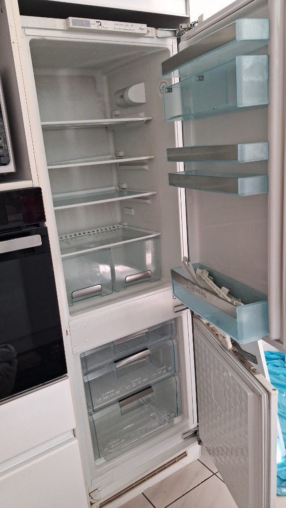 Réfrigérateur SIEMENS gratuit, Electroménager, 100 à 150 litres, Enlèvement, Utilisé, Avec compartiment congélateur
