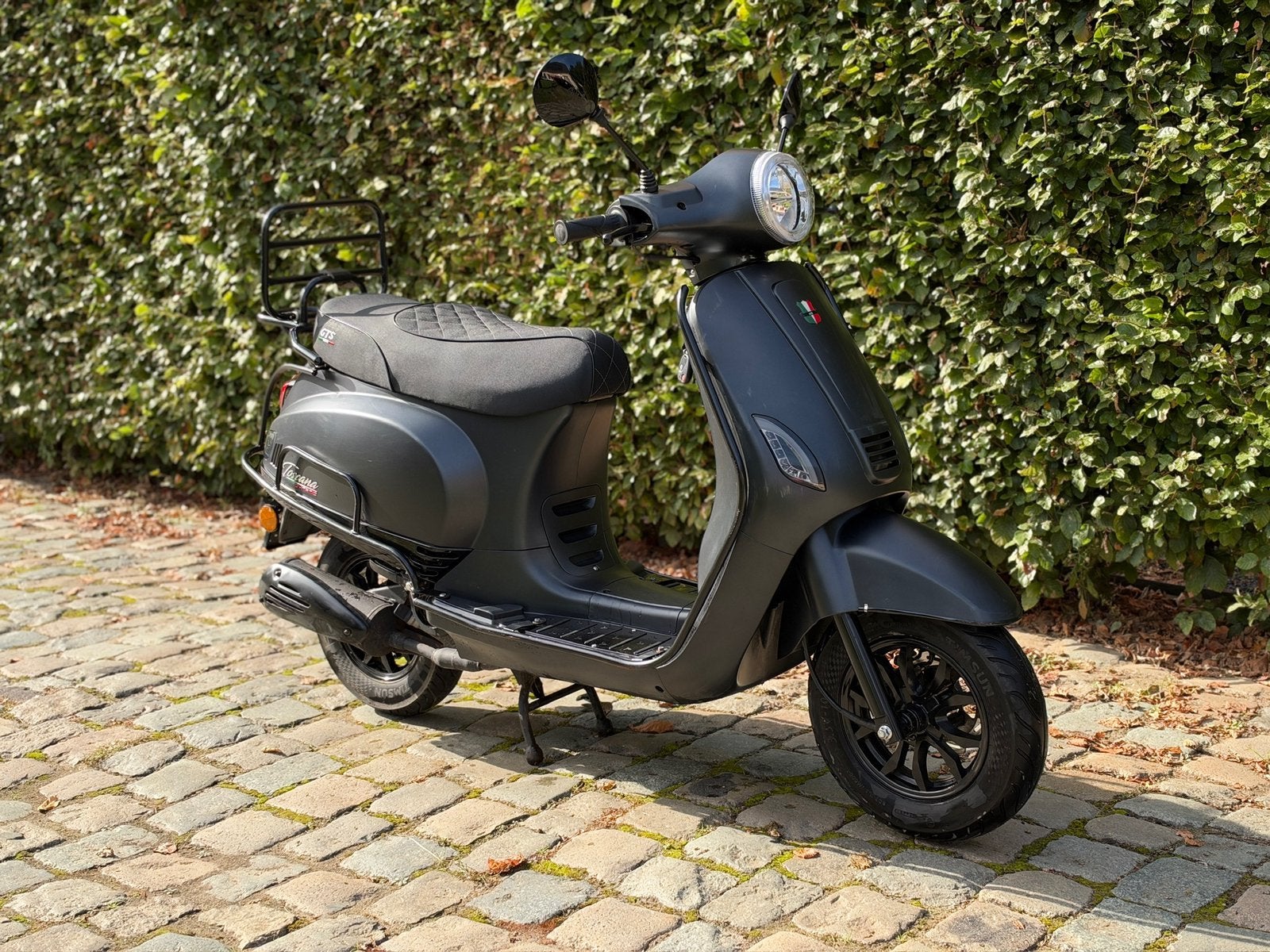 GTS Toscana a klasse - 2021 - amper 4300km - zeer proper, Vélos & Vélomoteurs, Comme neuf, Enlèvement, Classe A (25 km/h), Essence