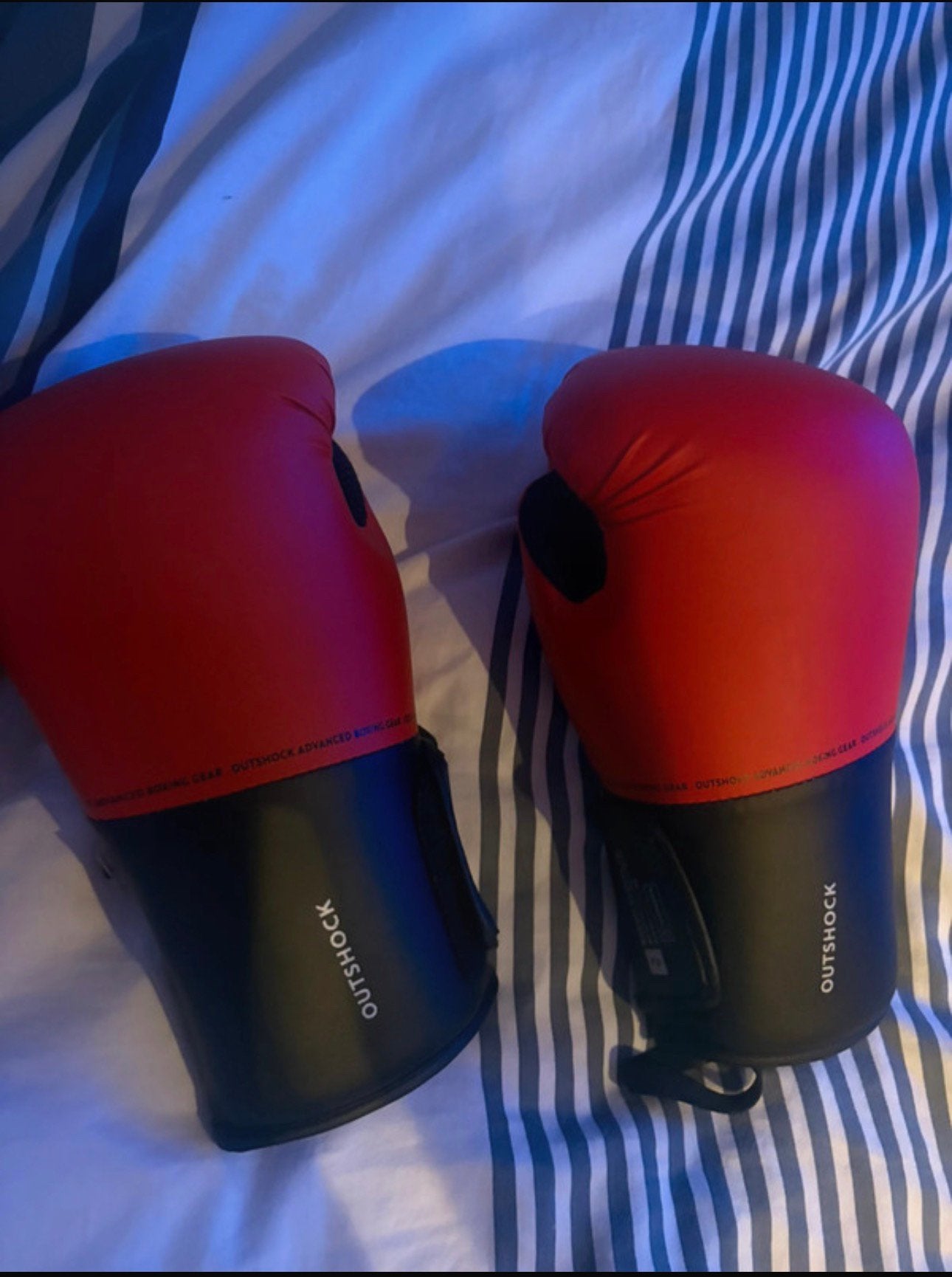 Venum 12OZ Bokshandschoenenset + banden van 4,5 m, Ophalen, Zo goed als nieuw, Bokshandschoenen