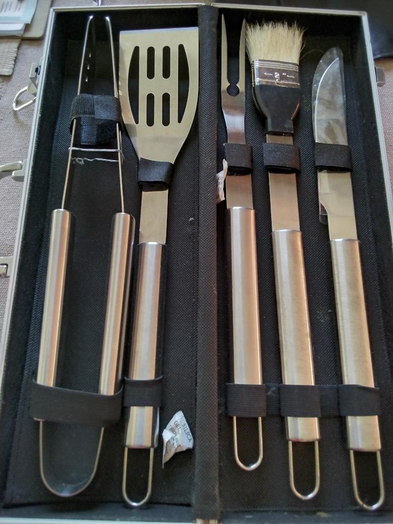 ACCESOIRE DE BARBECUE, Enlèvement