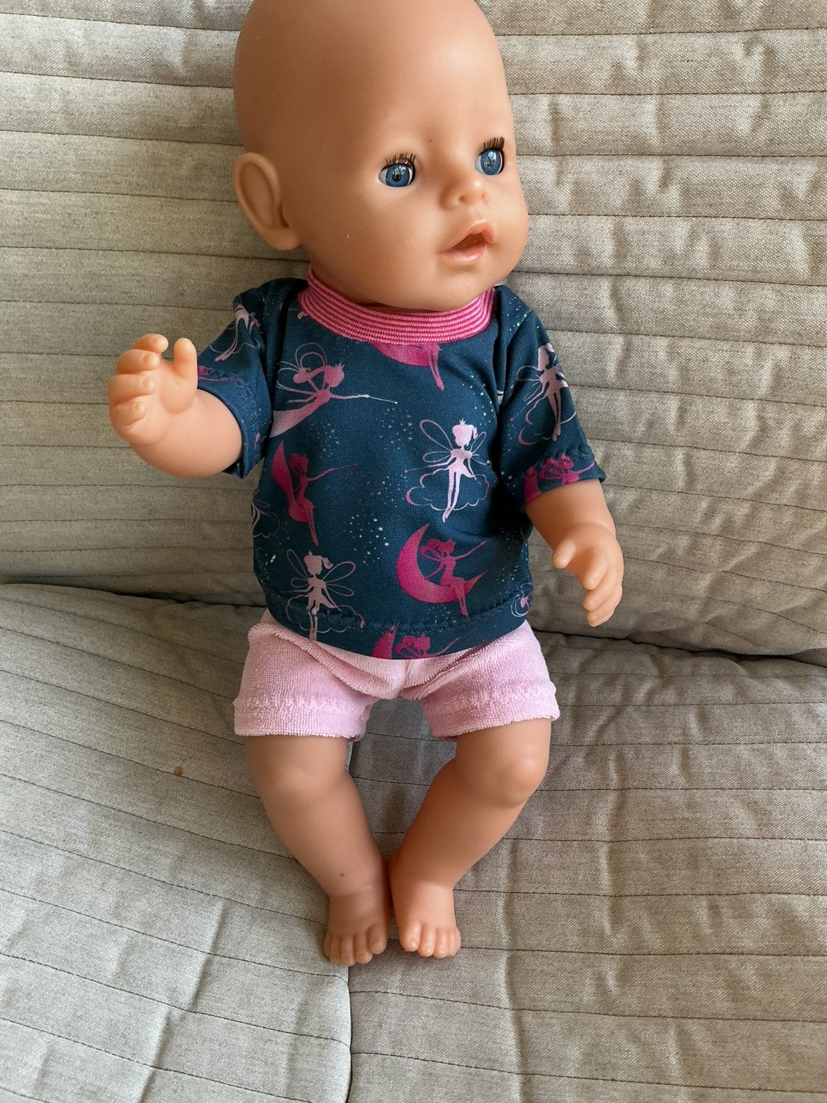 163. Babyborn: Nieuwe T- shirt,Tinkerbell en roos broekje, Kinderen en Baby's, Ophalen of Verzenden, Nieuw, Babypop