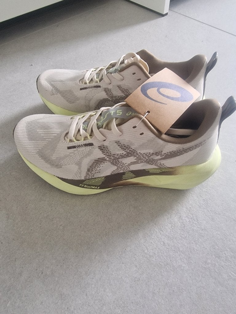 Asics Novablast 5 Maat 40.5 Vrouwen NIEUW, Sport en Fitness, Hardloopschoenen, Nieuw, Ophalen of Verzenden, Hardlopen