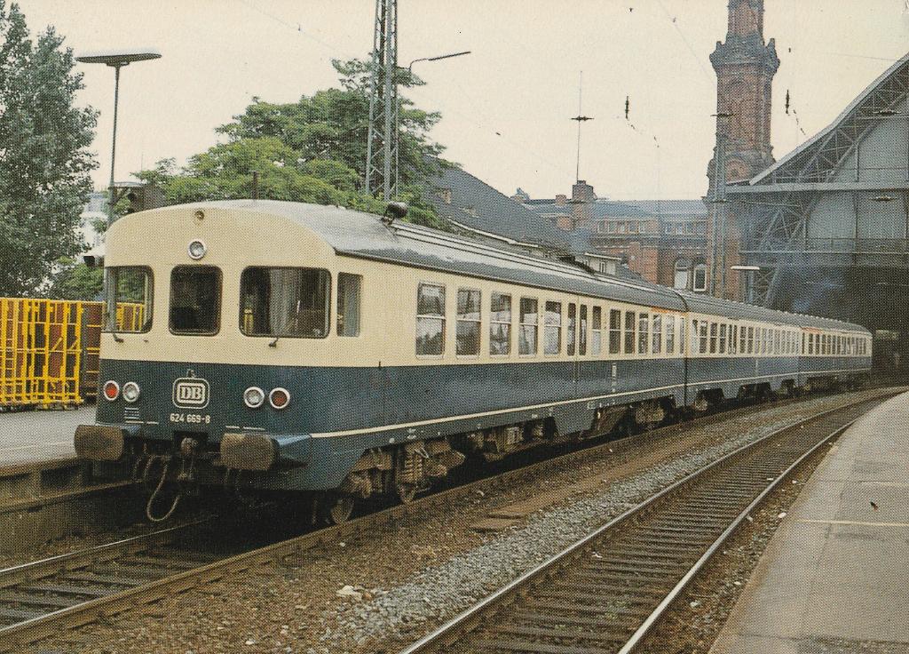 TREIN  DB  DIESEL  HYDRAULIC  in  Station Bremen, Verzenden, Ongelopen, Voertuig