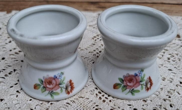 2 Vintage Franse eierdopjes met kleine bloemetjes, Ophalen of Verzenden