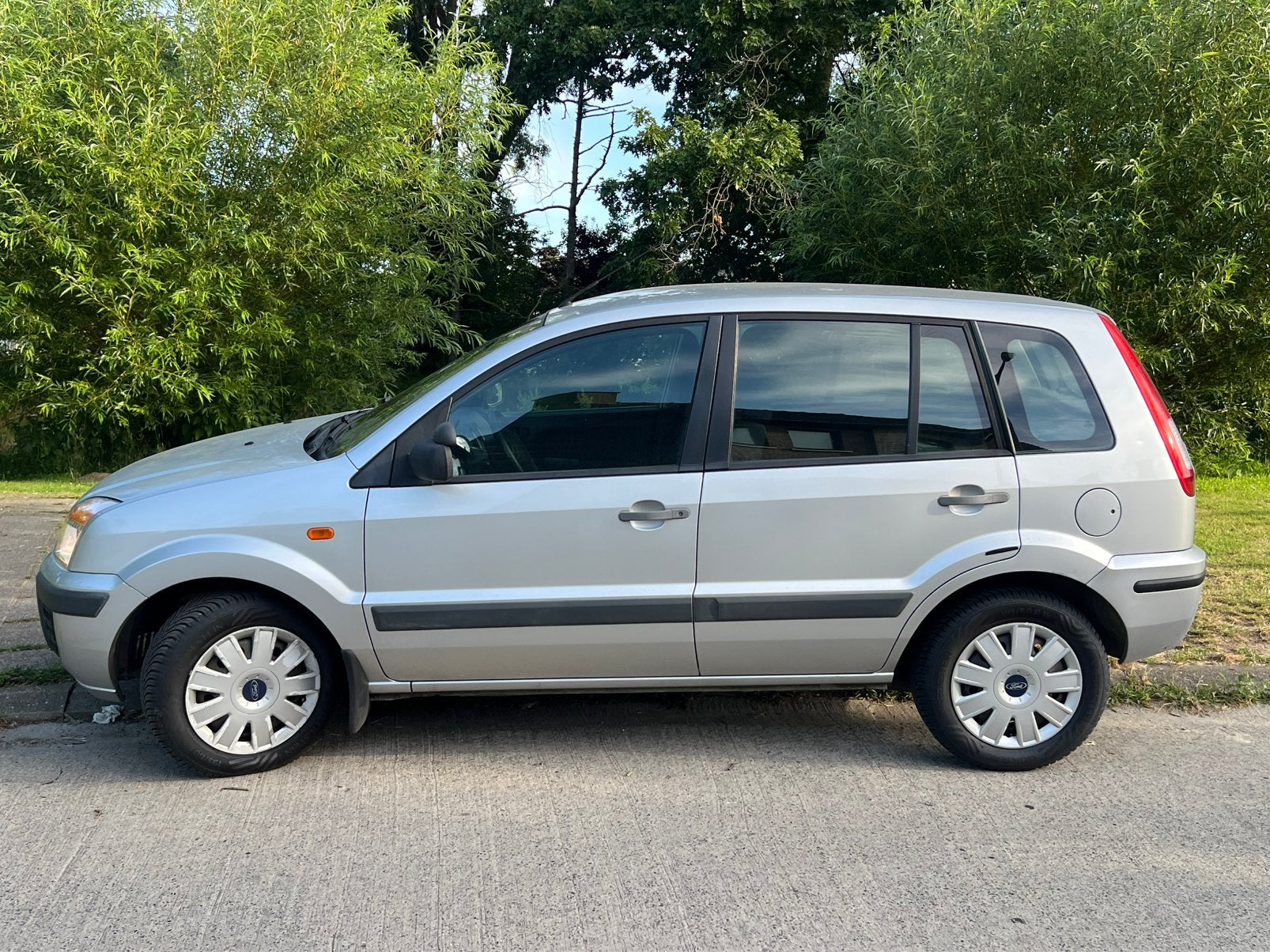 Ford Fusion -quelques kilomètres -homologuée pour la vente !, Autos, Argent ou Gris, Achat, Noir, 5 portes